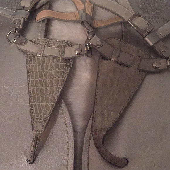 Vince Camuto Itelli Silver Print  Flat Sandals - Picture 6 of 8